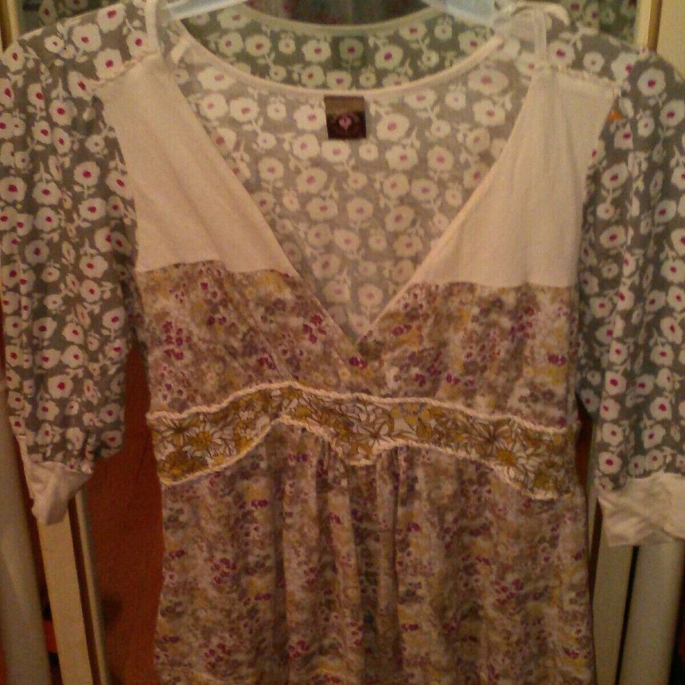 EUC Language adorable Blouse Shirt Top SZ M